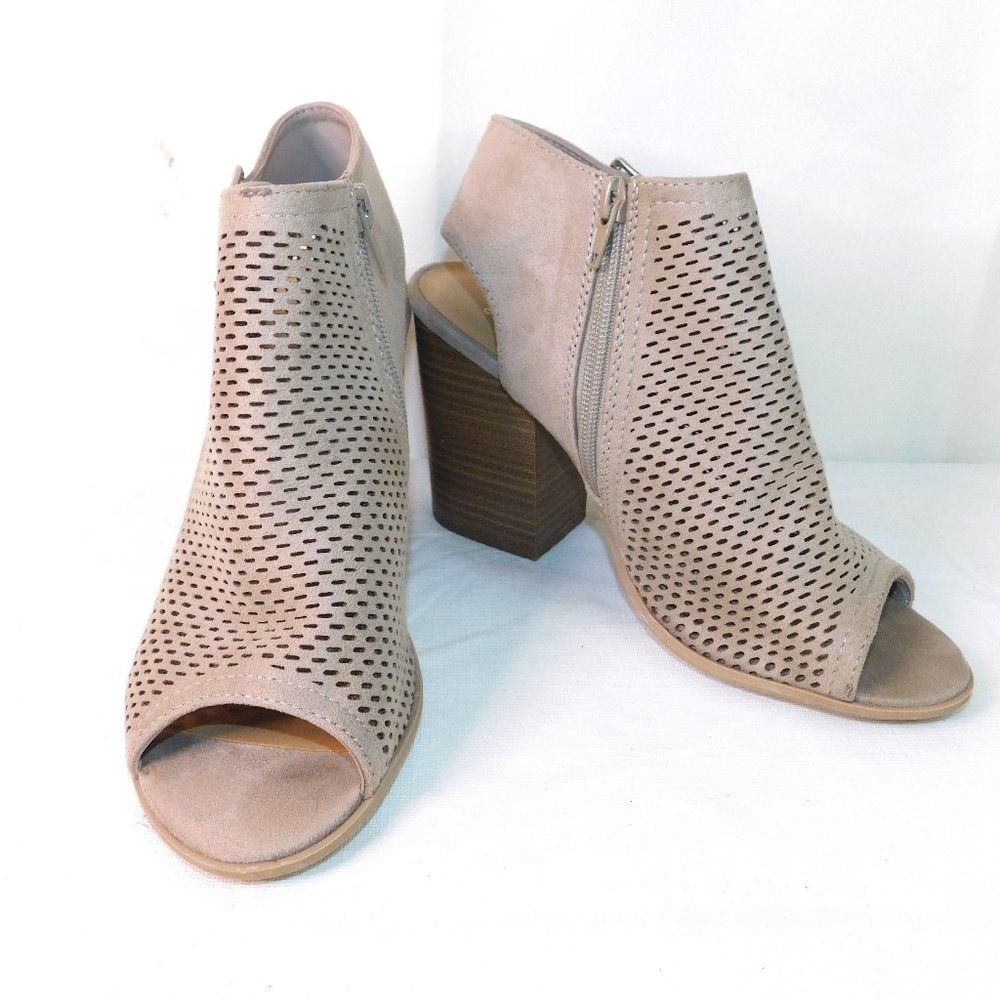 Manhattan Collection Laser Cut Side Zip Booties Size 7